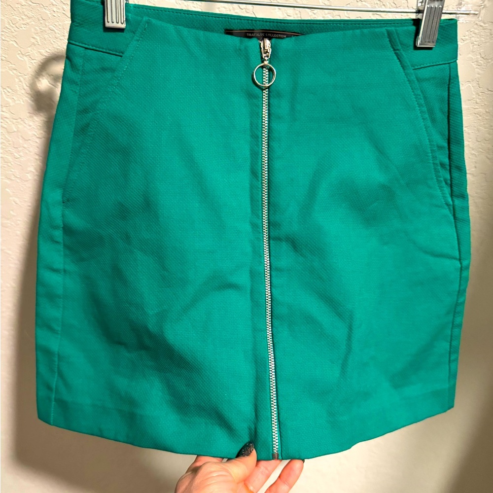 Green zip up skirt, mod style